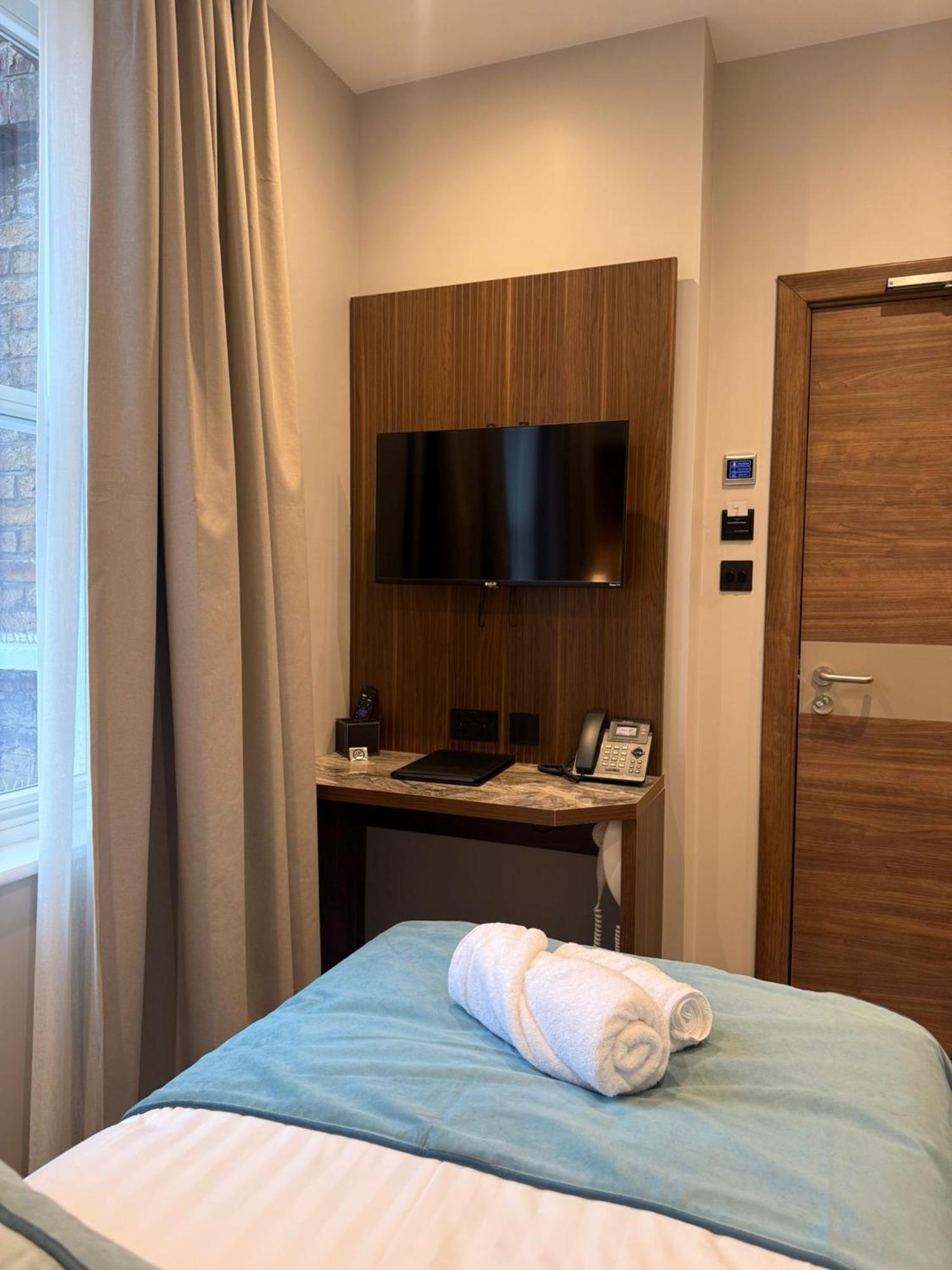 St Hotel London